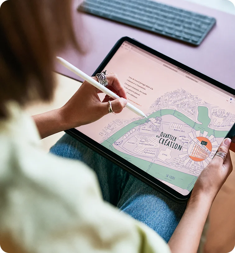 image-zoom-sur-une-tablette-sur-un-bureau